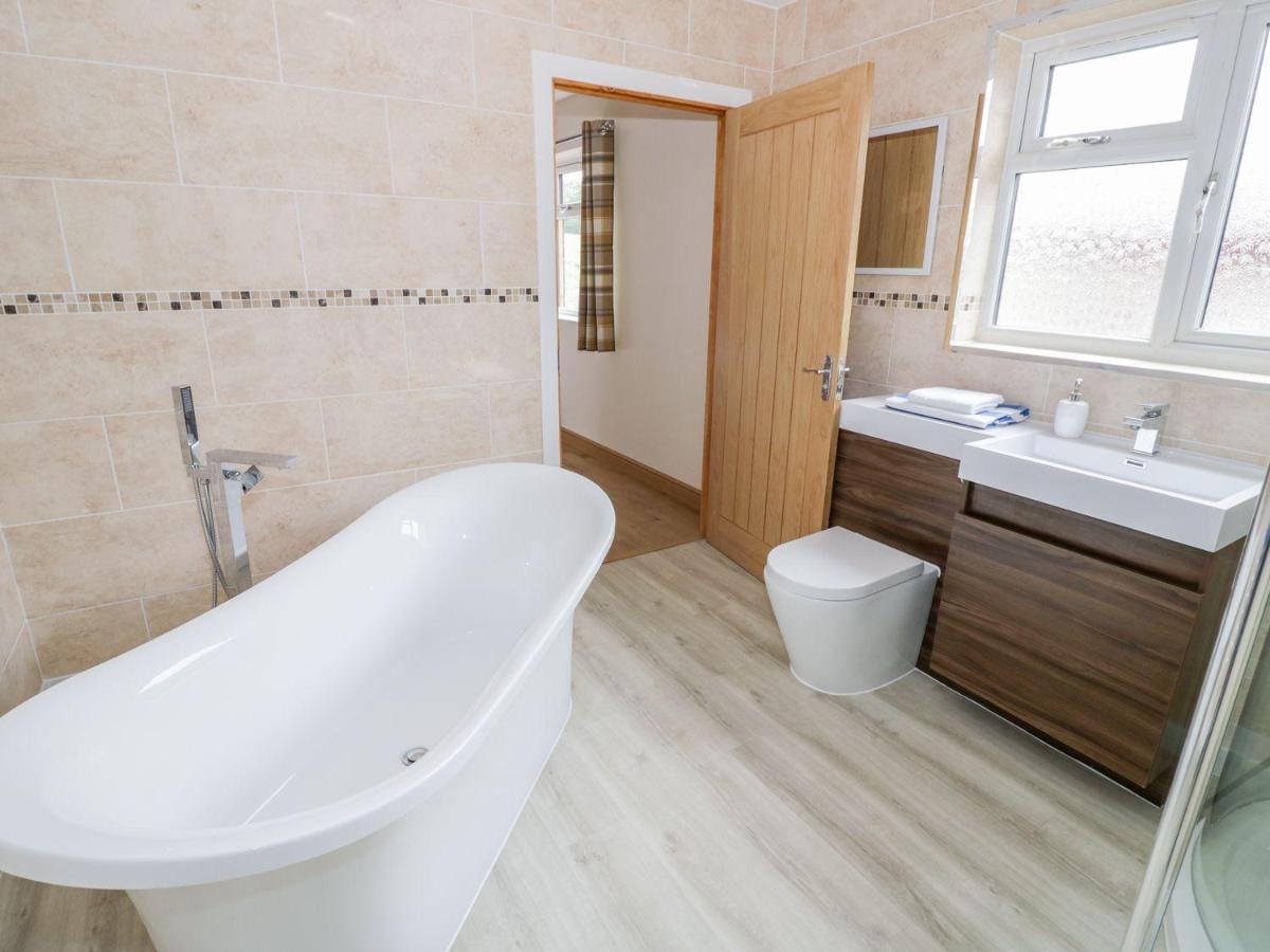 Makins Lodges Нанитон Экстерьер фото
